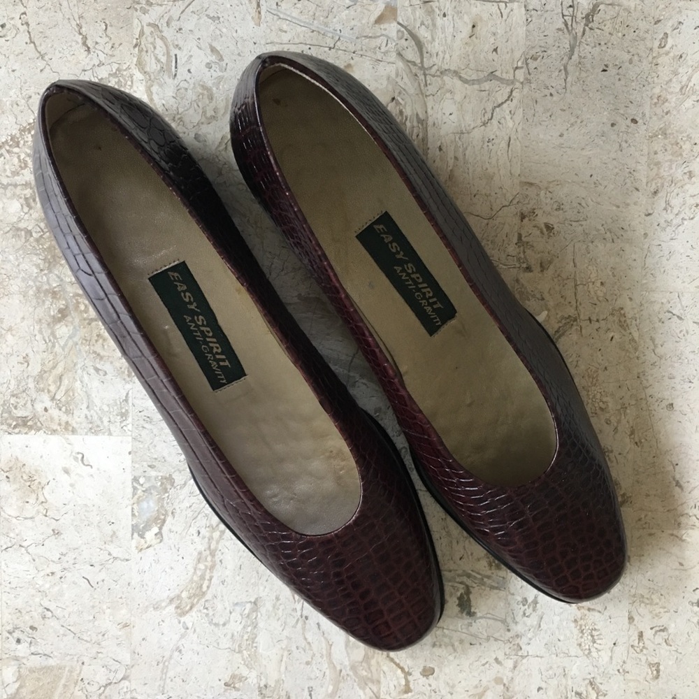 Easy Spirit Anti Gravity Slip On Narrow Dress Pump